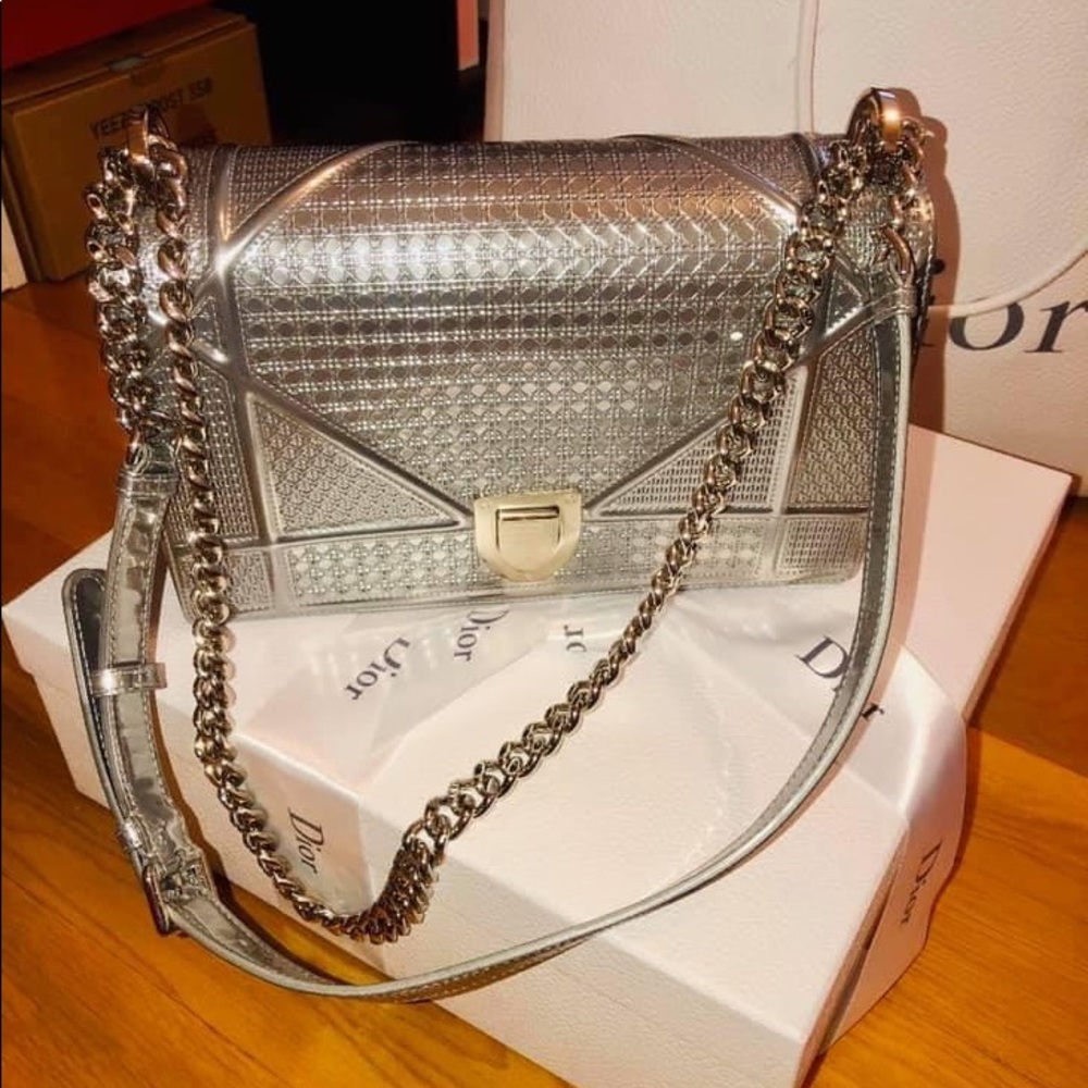 Diorama Metallic Silver Medium